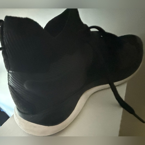 Lululemon Women’s Chargeful 2 Mid Workout Athletic Sneakers - Picture 11 of 16